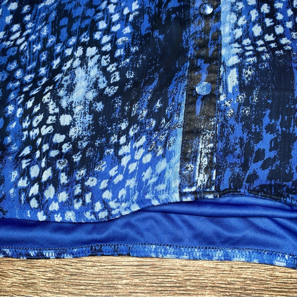 Blue Button up Blouse || Roz & Ali - Picture 4 of 6